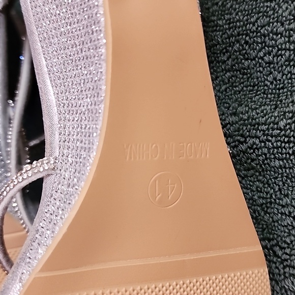 NEW  Silver Sparkle Wedge Sandals - Picture 9 of 9